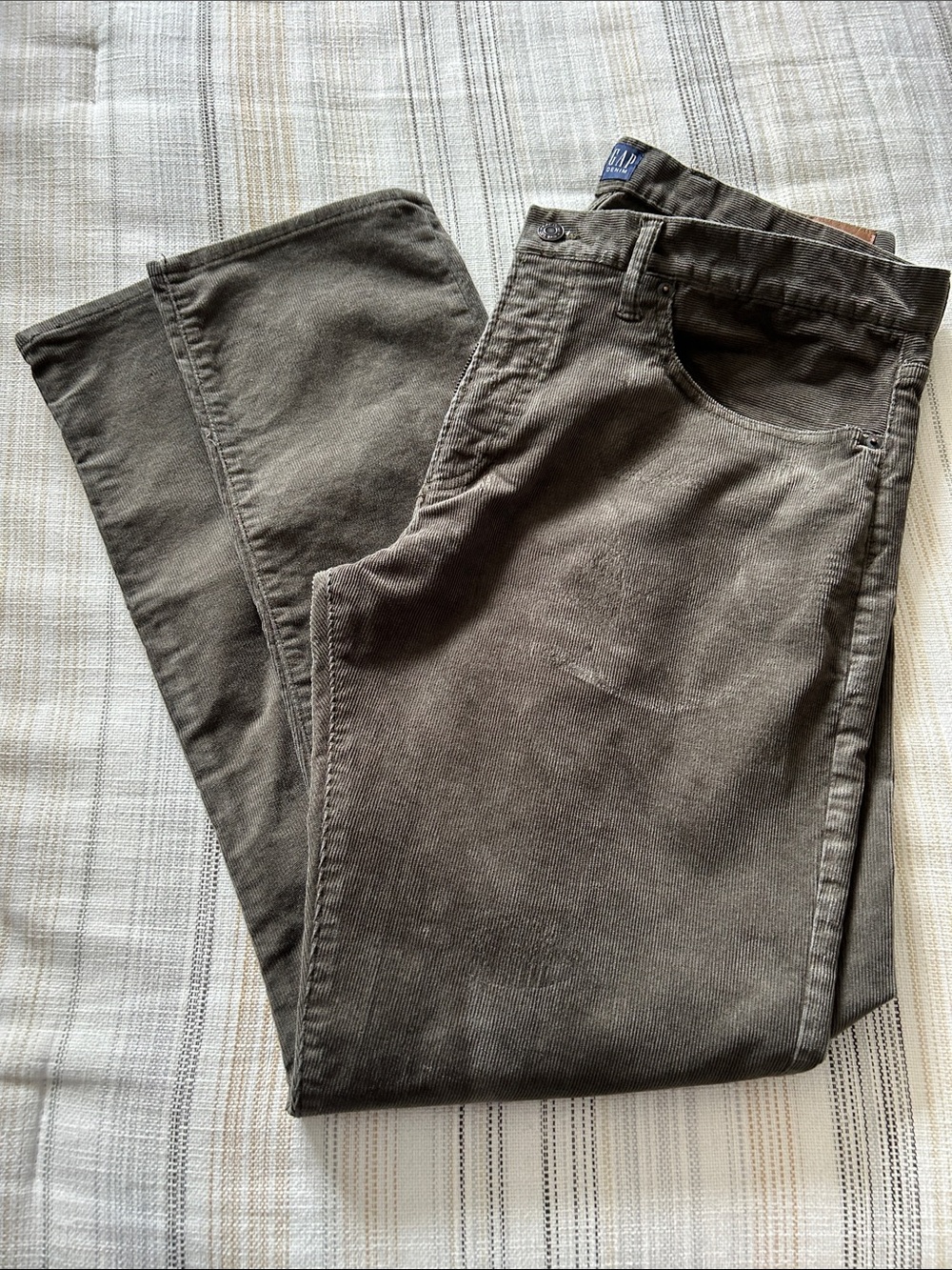 GAP Men’s Corduroy Pants in Olive Green
